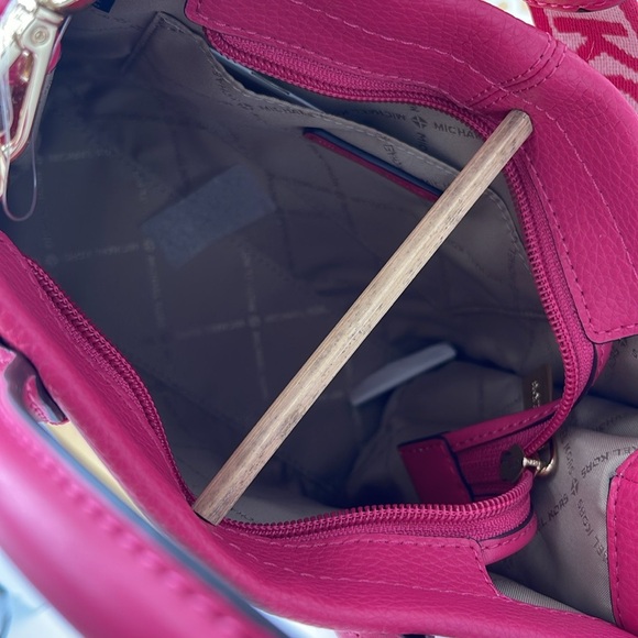 MICHAEL KORS
Mirella Small Pebbled Leather Crossbody Bag Tote 
Electric Pink - Picture 14 of 16